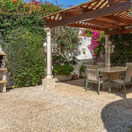 Lovely Palmeras Villa